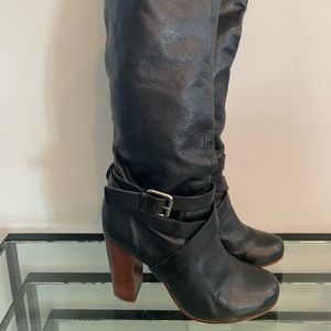Dolce Vita black leather ankle-strap boots-size 7